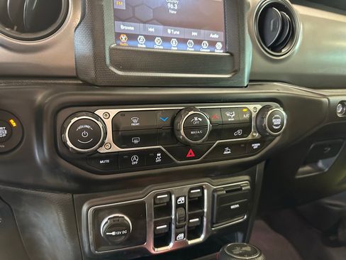 Used 2023 Jeep Wrangler Unlimited Sport image 33