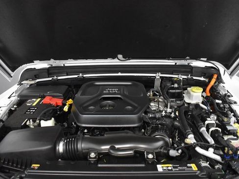 Used 2022 Jeep Wrangler Unlimited Sahara 4xe w/ Cold Weather Group image 40