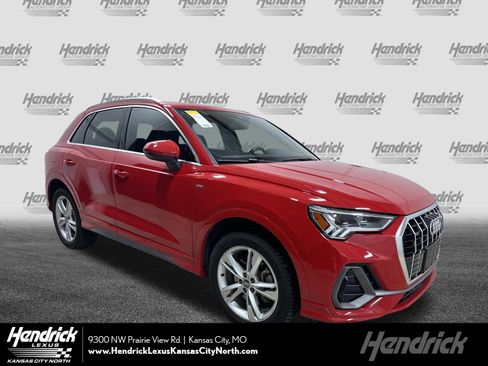 Used 2019 Audi Q3 2.0T Premium Plus w/ Premium Plus Package AWD/4WD image 1