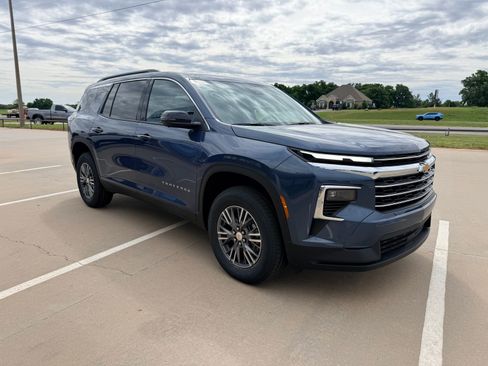 New 2026 Chevrolet Traverse LT FWD image 8