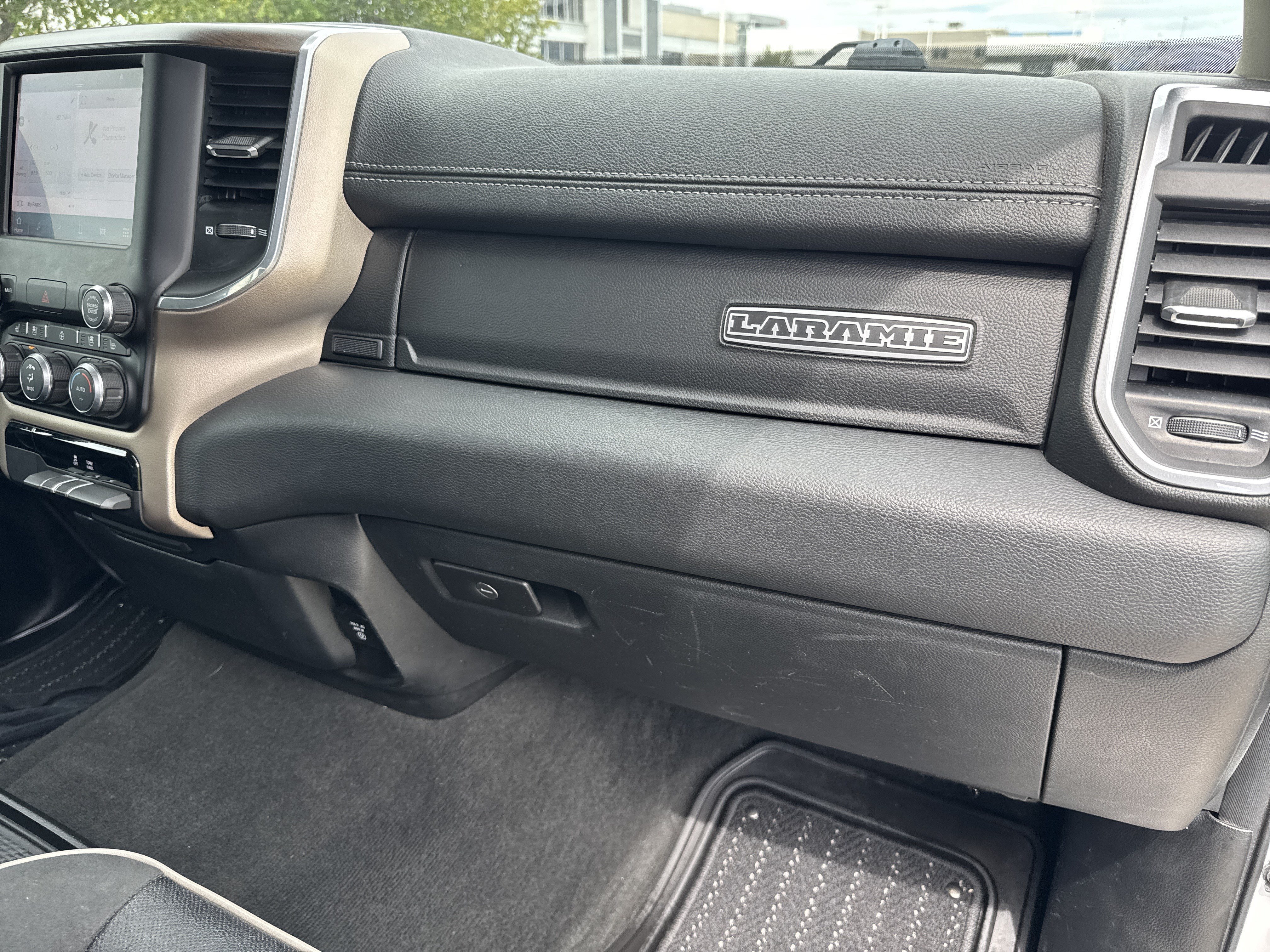 Used 2022 RAM 1500 Laramie AWD/4WD image 23