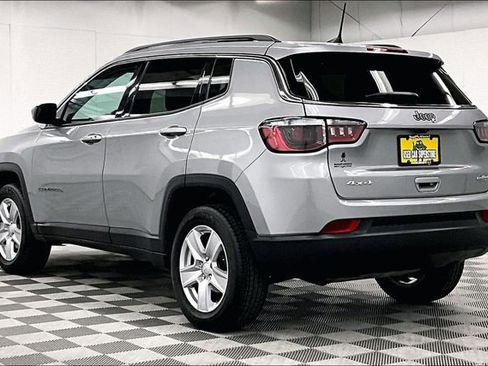 Used 2022 Jeep Compass Latitude image 3