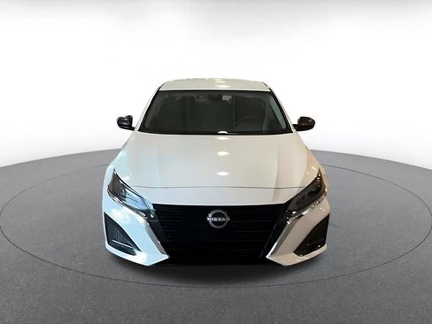 Used 2025 Nissan Altima 2.5 SV FWD image 3