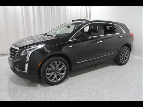 Used 2019 Cadillac XT5 Luxury w/ LPO, Black Ice Package AWD/4WD image 3