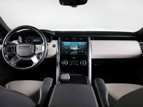 Used 2023 Land Rover Discovery S R-Dynamic image 4