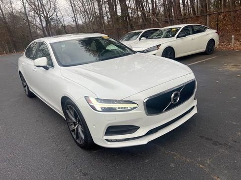 Used 2018 Volvo S90 T5 Momentum w/ Convenience Package image 3
