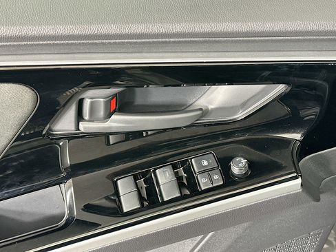 Used 2025 Subaru Solterra Premium image 15