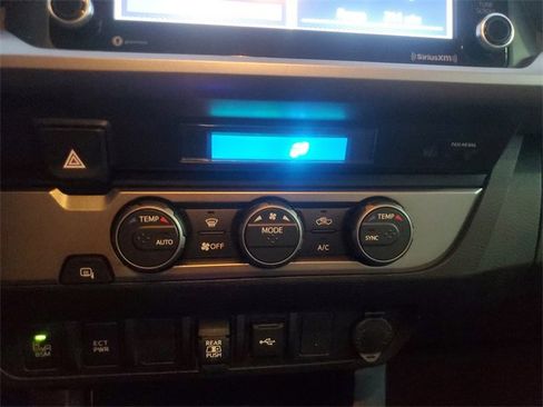 Used 2022 Toyota Tacoma 2WD Double Cab image 20