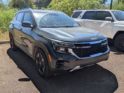 Certified 2024 Kia Seltos EX image 2