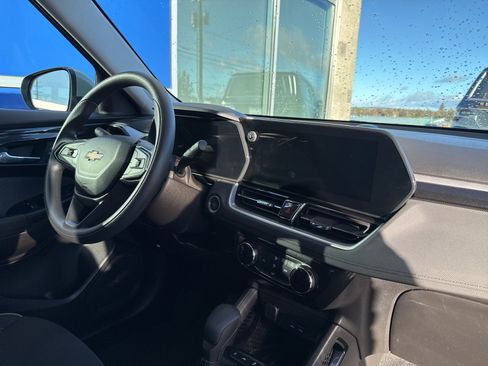 Used 2025 Chevrolet TrailBlazer LT image 16