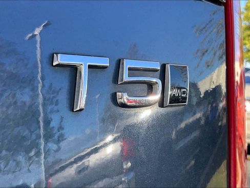 Used 2021 Volvo XC90 T5 Momentum w/ Protection Package Premier image 11