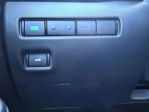 Certified 2025 Nissan Sentra SV image 18