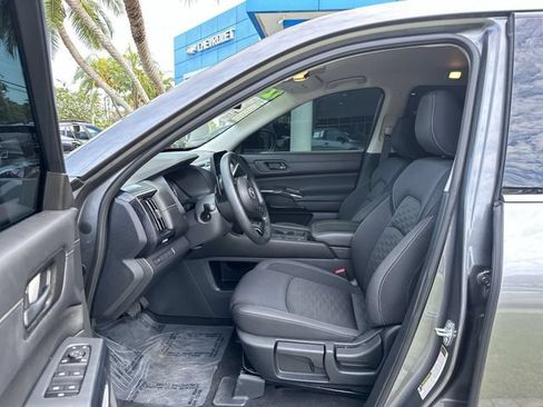 Used 2024 Nissan Pathfinder S FWD image 29