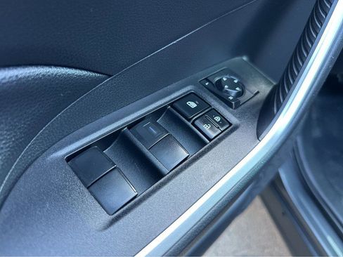 Used 2019 Toyota RAV4 LE image 33