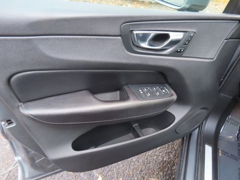 Used 2019 Volvo XC60 T6 Momentum w/ Premium Package image 8