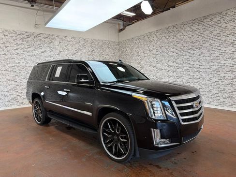 Used 2020 Cadillac Escalade ESV Luxury AWD/4WD image 1