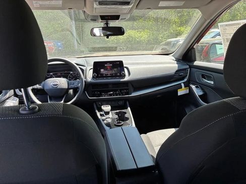 Used 2025 Nissan Rogue SV AWD/4WD image 11