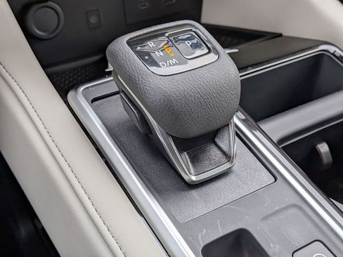 Used 2025 Nissan Pathfinder SL w/ Lighting Package (N92) image 16