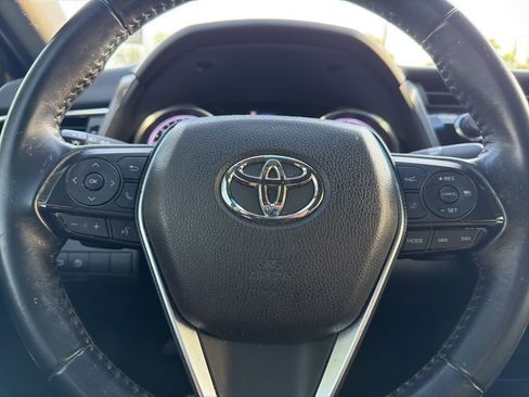 Used 2018 Toyota Camry SE w/ Moonroof Package image 10