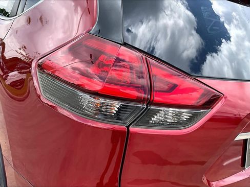Used 2019 Nissan Rogue SV w/ Premium Package FWD image 27
