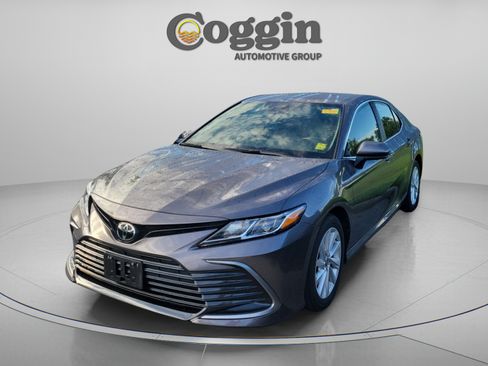 Used 2023 Toyota Camry LE FWD image 2