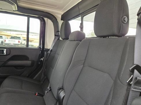 Used 2021 Jeep Gladiator Overland image 21