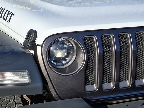 Certified 2023 Jeep Wrangler Willys image 31