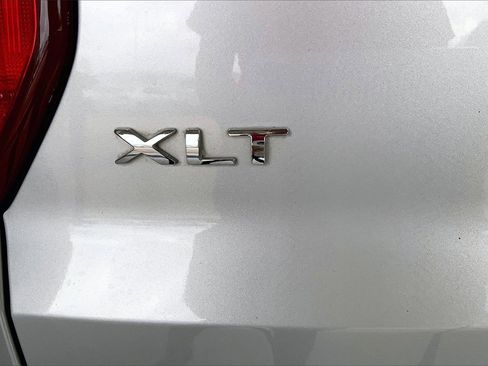 Used 2019 Ford Explorer XLT w/ Equipment Group 202A image 9