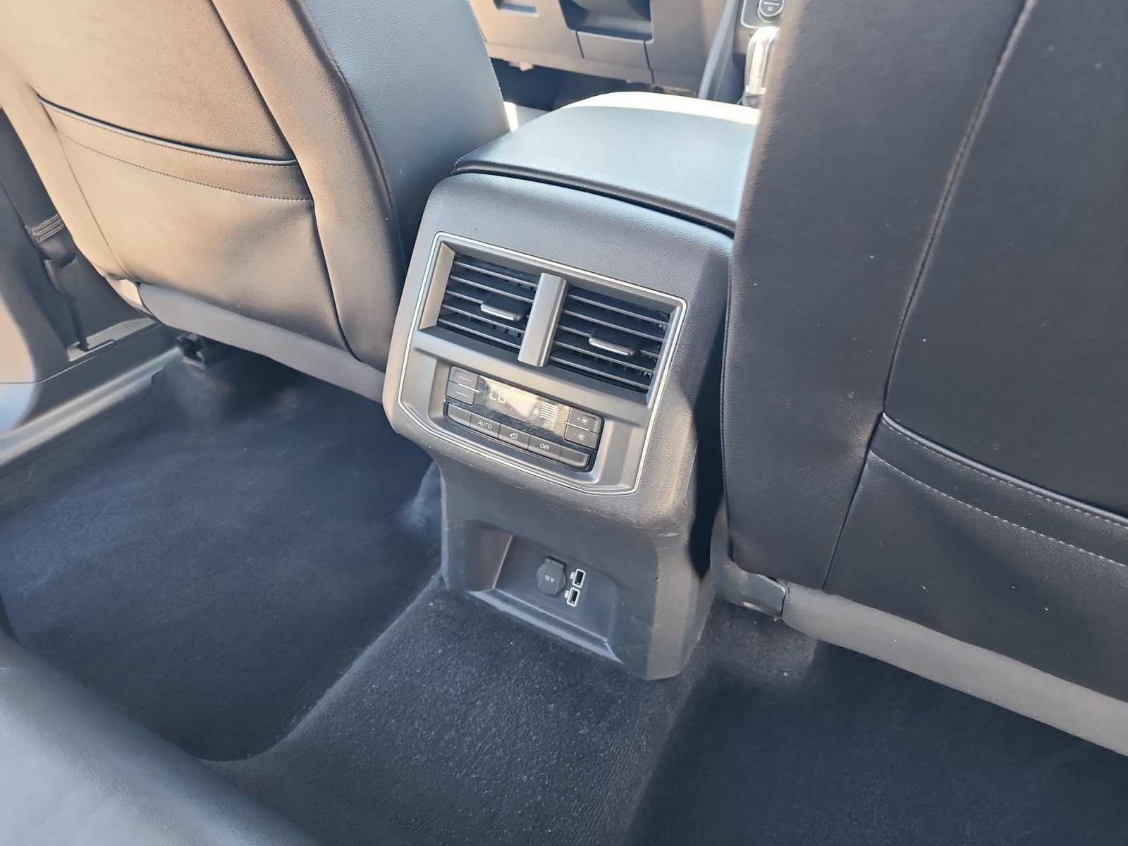 Used 2018 Volkswagen Atlas SE FWD image 32