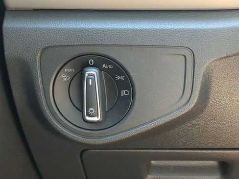 Used 2022 Volkswagen Atlas SE image 32