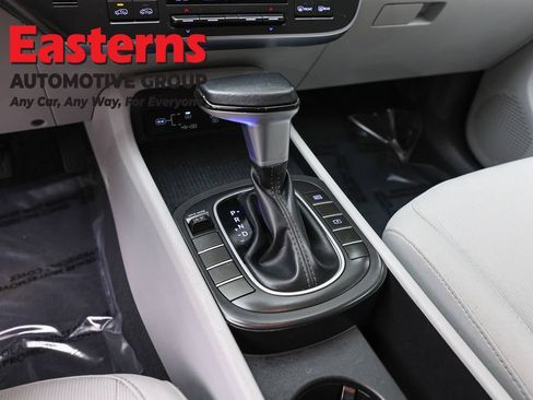 Used 2025 Hyundai Kona SEL FWD image 12