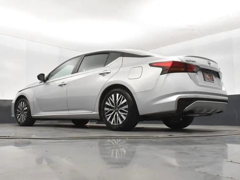 Used 2024 Nissan Altima 2.5 SV FWD image 12