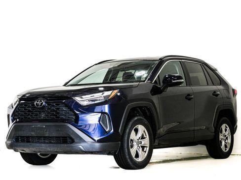 Used 2024 Toyota RAV4 XLE FWD image 3