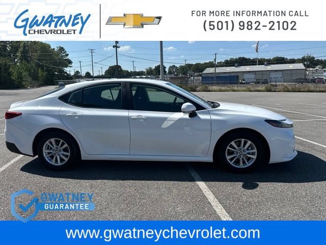 Used 2025 Toyota Camry LE FWD image 4