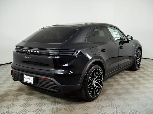 New 2026 Porsche Macan 4 Electric image 29