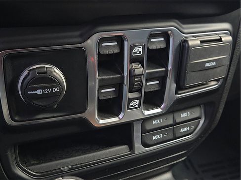 Used 2023 Jeep Wrangler Unlimited Sahara image 16