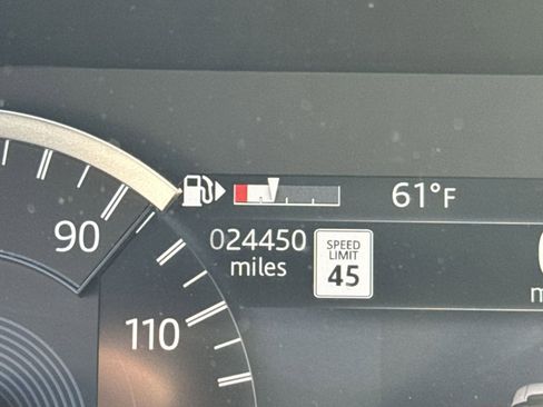 Used 2023 Land Rover Discovery Sport SE image 19