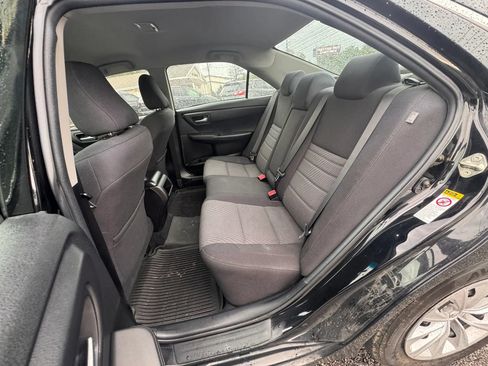 Used 2017 Toyota Camry LE FWD image 10