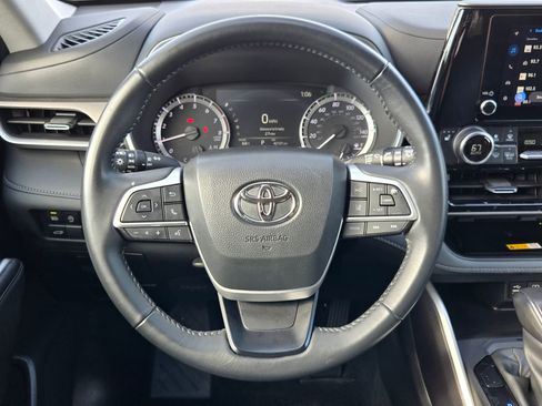 Used 2024 Toyota Highlander XLE image 17