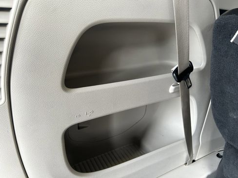 Used 2023 Chrysler Pacifica Touring-L image 17