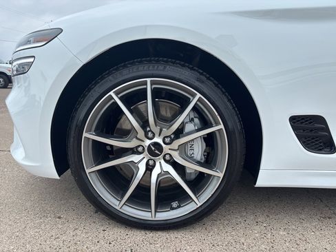 Used 2025 Genesis G70 2.5T image 10
