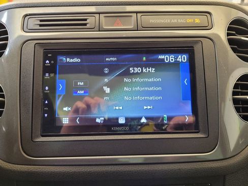 Used 2017 Volkswagen Tiguan Sport image 25