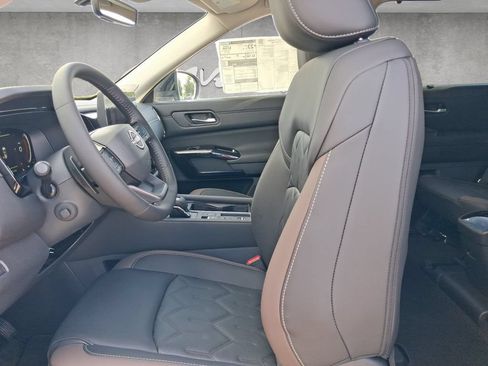 New 2026 Nissan Pathfinder Platinum FWD image 20