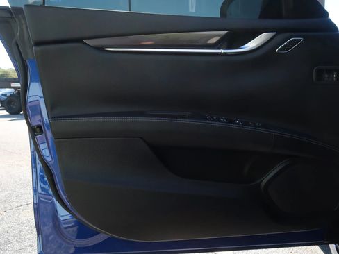 Used 2017 Maserati Ghibli image 47