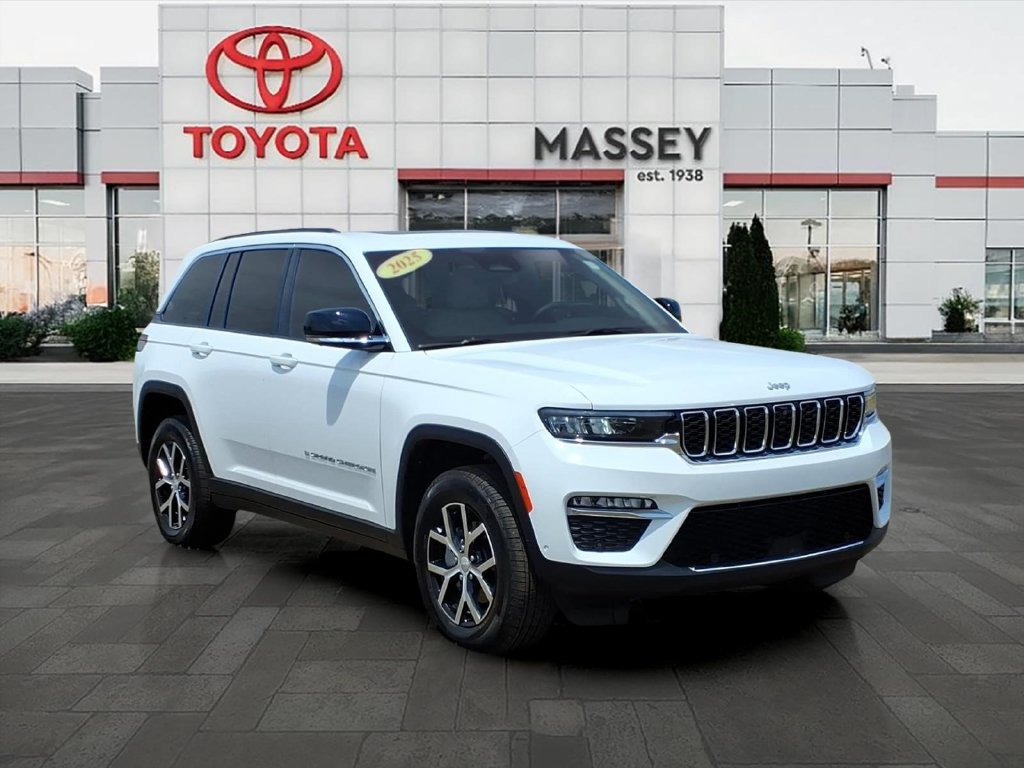 Used 2025 Jeep Grand Cherokee Limited w/ Luxury Tech Group II AWD/4WD image 2