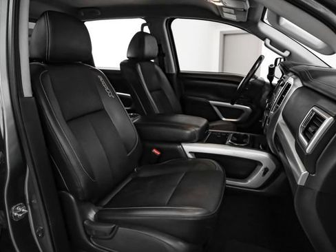 Used 2019 Nissan Titan PRO-4X image 32