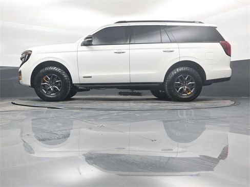 Used 2025 Ford Expedition Tremor image 45