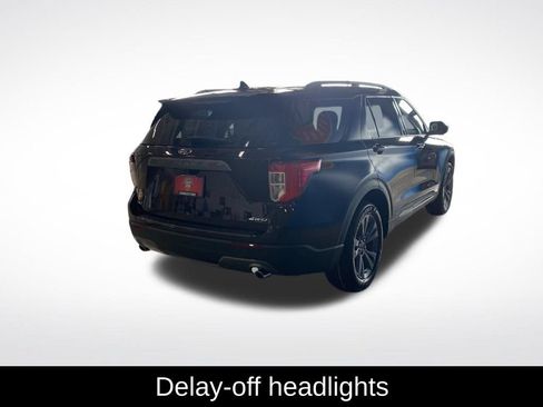 Used 2022 Ford Explorer XLT w/ Equipment Group 202A AWD/4WD image 18