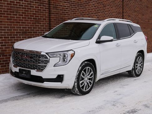 Used 2022 GMC Terrain Denali image 1