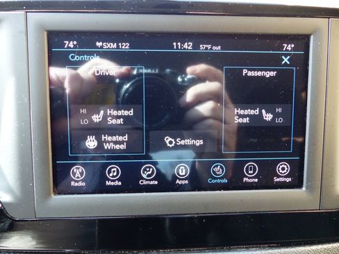 Used 2020 Chrysler Pacifica Touring w/ Tire & Wheel Group FWD image 33